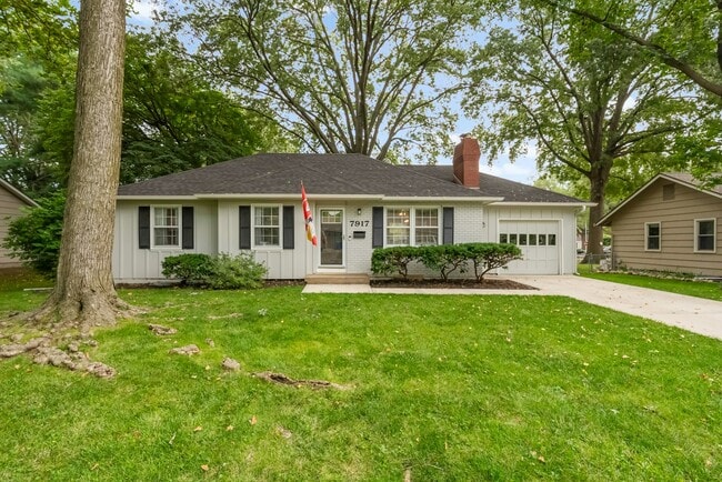 Building Photo - 7917 W 92nd Pl