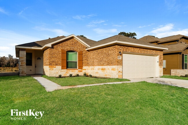 Building Photo - 14735 Country Club Dr