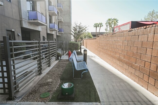Building Photo - 353 E Bonneville Ave Unit 753