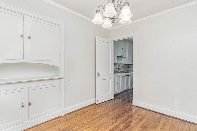 5926.5 La Vista Dr