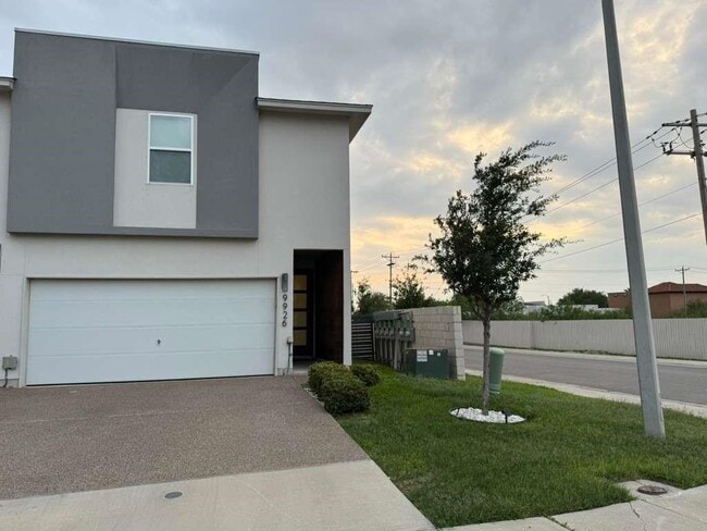 Building Photo - 9926 Kaspar Dr Unit 9926