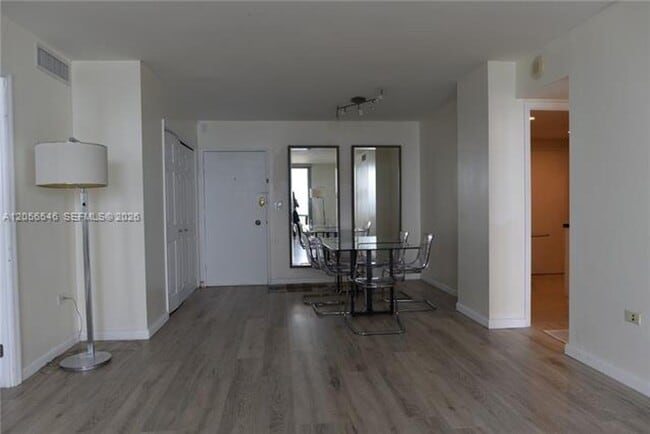 Photo - 5555 Collins Ave