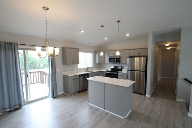 Building Photo - Fall Move In Special!!!  1/2 Off 1st Month...