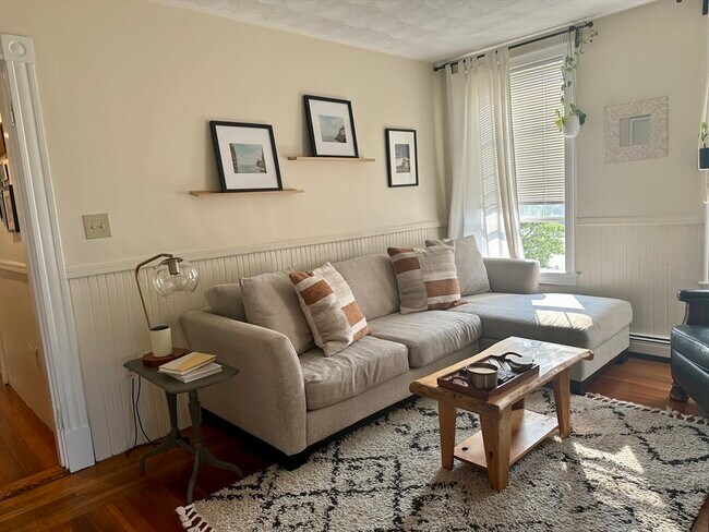 Building Photo - 443 Bunker Hill St Unit 1