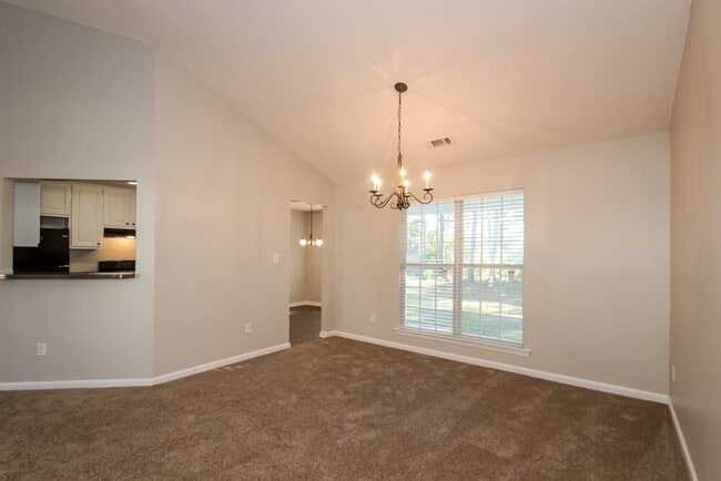 Photo - 310 The Gables Dr