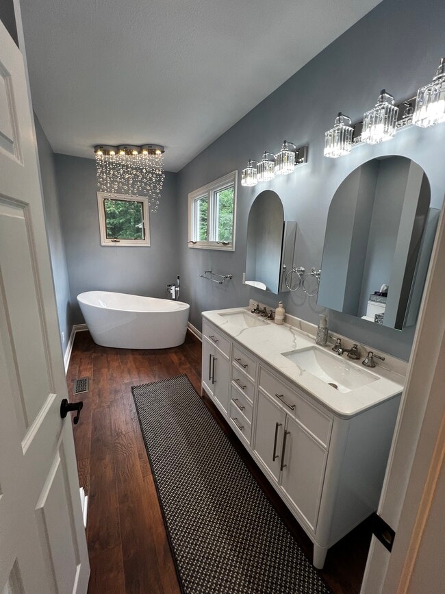 Building Photo - 3269 Grey Village Dr Unit 3269