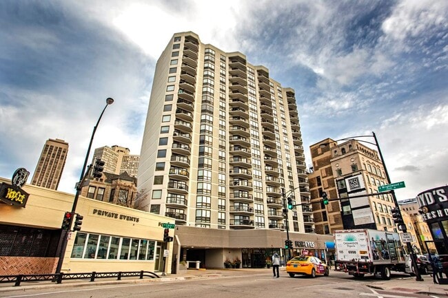 Building Photo - 2555 N Clark St Unit 503