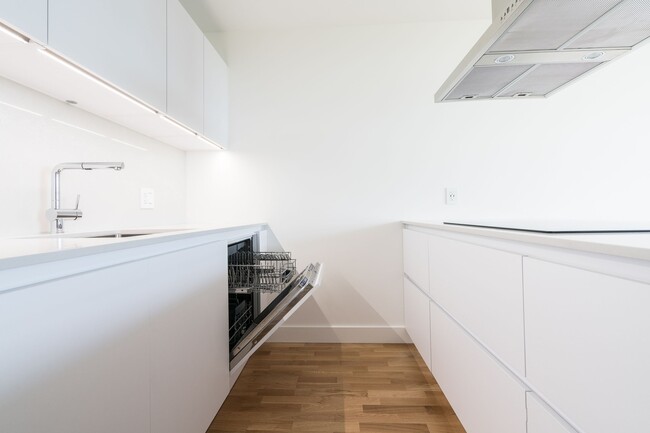 Photo - 230 Oak St Unit 1610