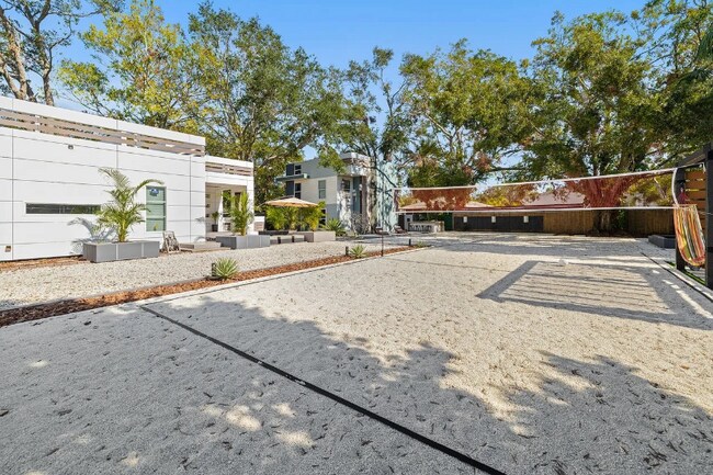 Photo - 603 38th St W