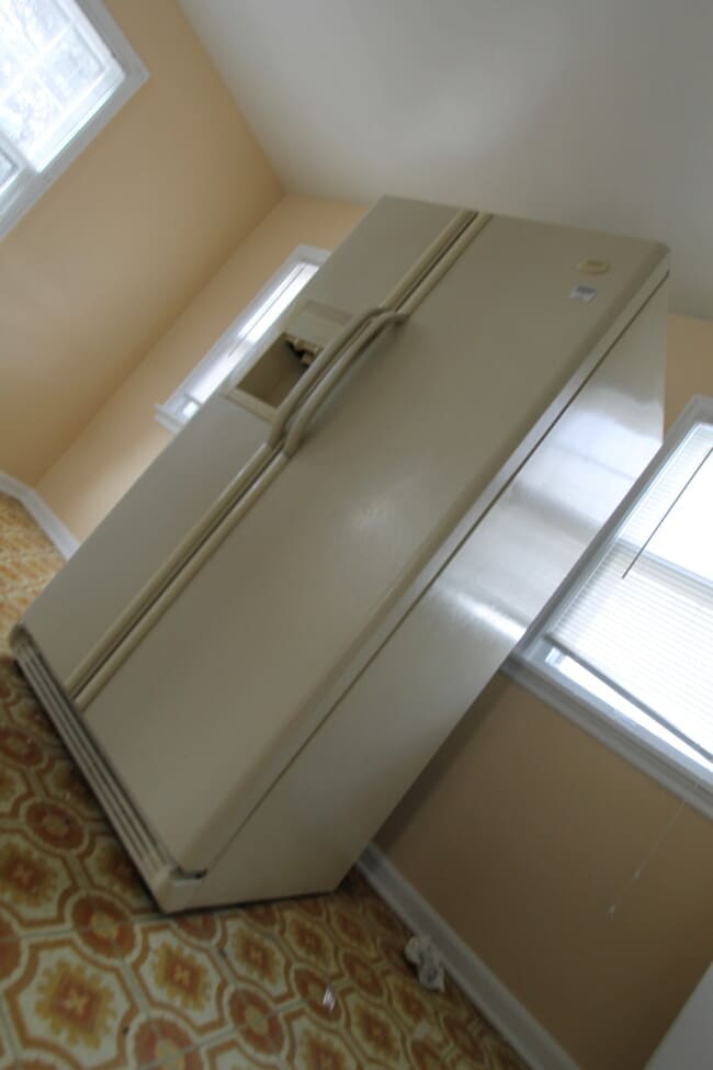 Cute House with Fenced Yard Near Aksarben. - Cute House with Fenced Yard Near Aksarben.