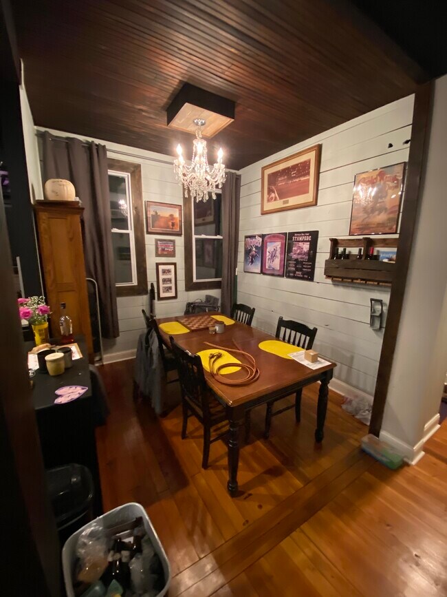 Breakfast Nook - 1209 Southwest Blvd Unit 1