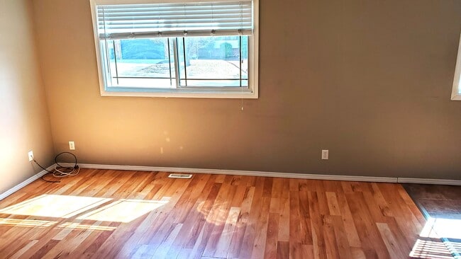 Photo - 4118-4151 51 Ave