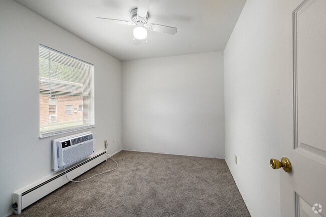 3BR, 1BA - 1,125SF