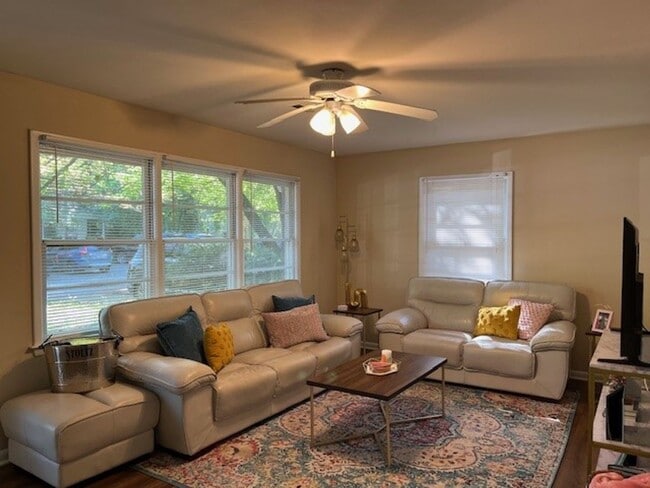 Photo - Charming Chapel Hill Cottage Near UNC with Spacious Backyard