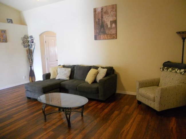 Photo - 482 NW Sandpiper Ave