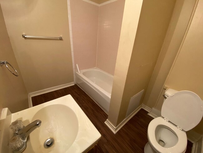 Photo - 466 Clinton-Unit 3