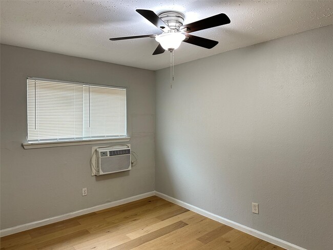 Photo - 8010 Roswell St