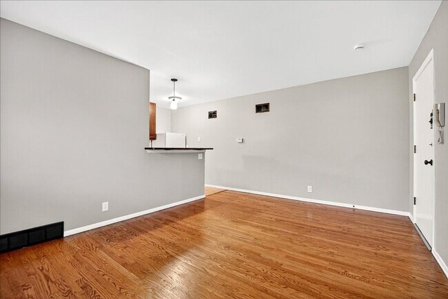 Photo - Eeeeeeeeee! Unit 2628-E