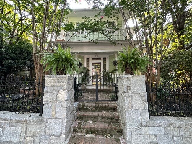 982 Myrtle St NE Unit 1
