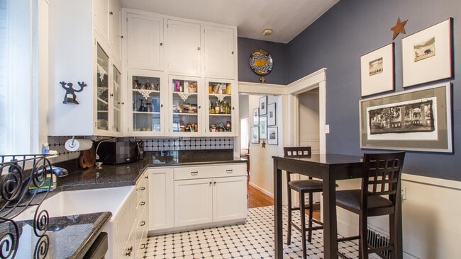 Photo - 417 S Douglas St