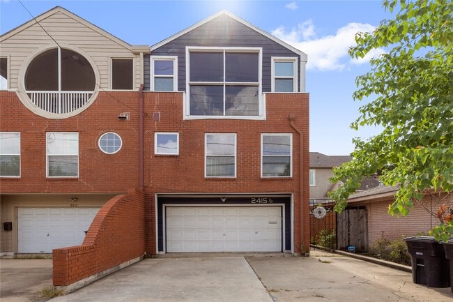 Building Photo - 2415 Dunlavy St Unit 1/2