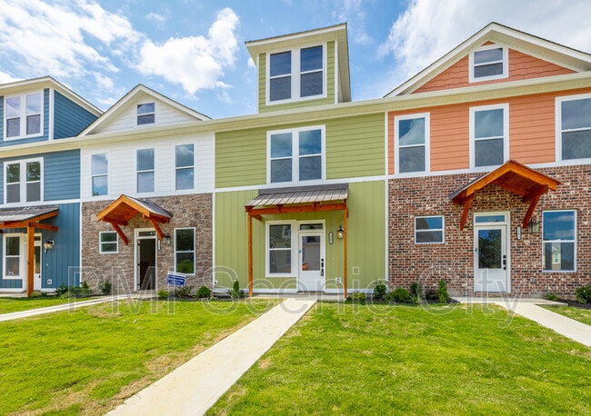 Photo - 1904 Cypress Ln