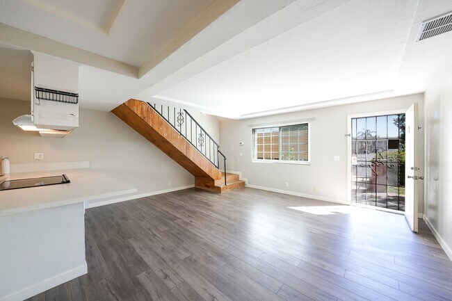 Photo - 808 B St
