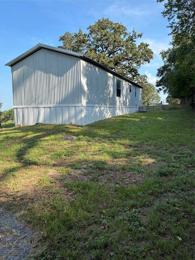 112 Strawberry Ln