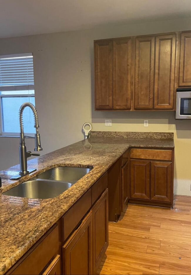 Photo - 730 NW Leonardo Cir