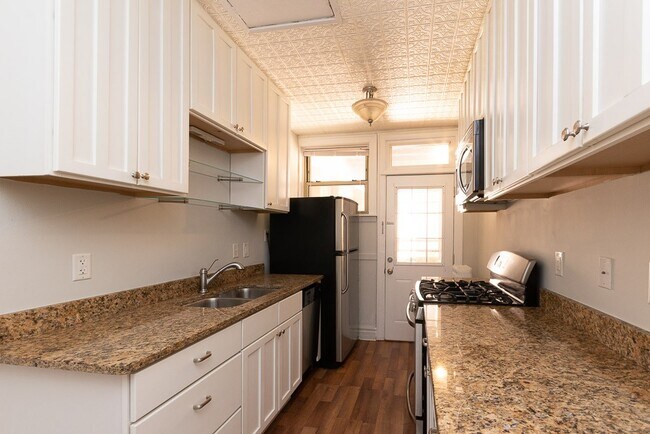 Photo - 547.5 W Surf St Unidad N4