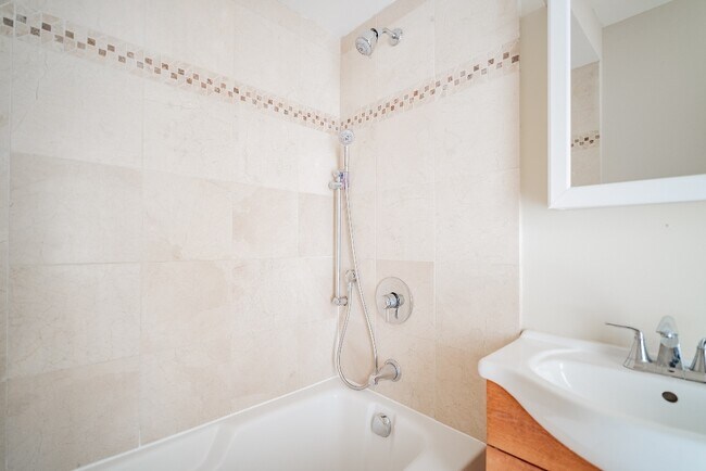 Photo - 515 Sheridan Rd