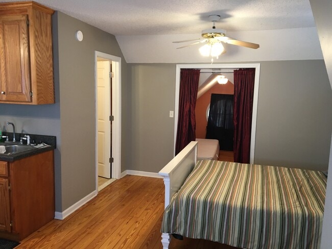 Building Photo - 1929 Leander Dr Unit Over office