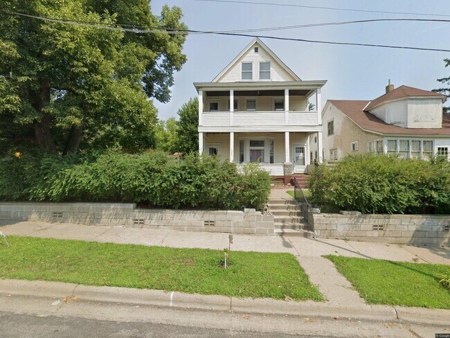 Photo - 431 Minnehaha Ave E Unidad Upper Duplex