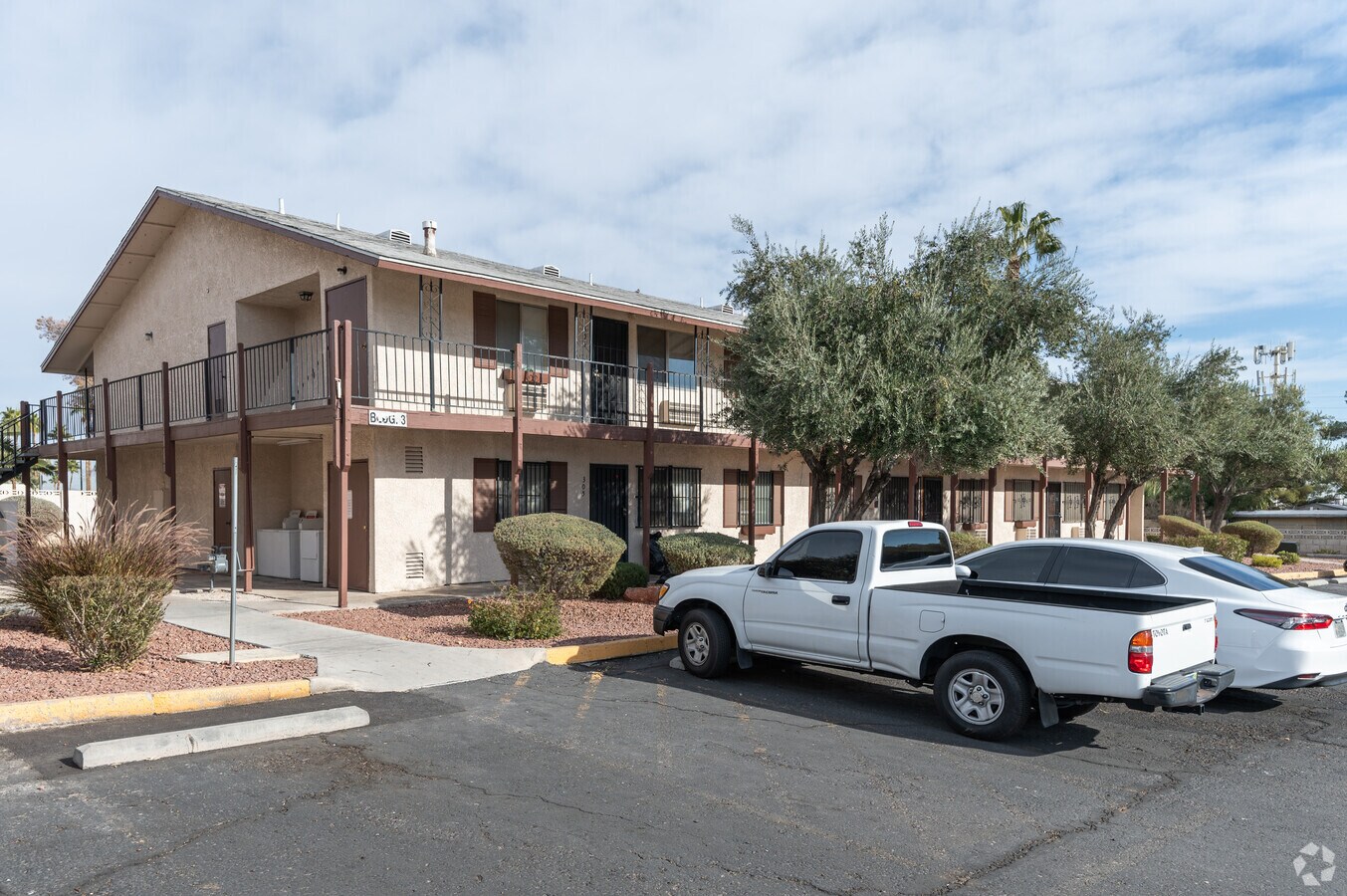 Alternate Image - Sutton Place