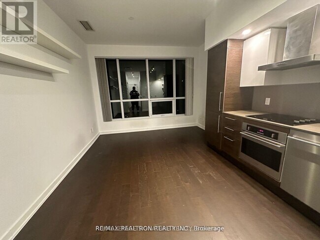 Photo - 1030 King St W Unité 1008