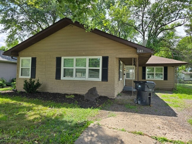 Photo - 641 N 38th St
