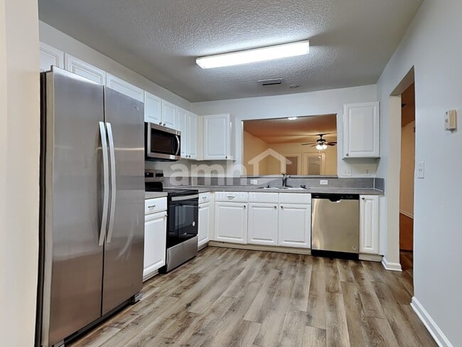 Photo - 3943 Hunters Lake Cir E