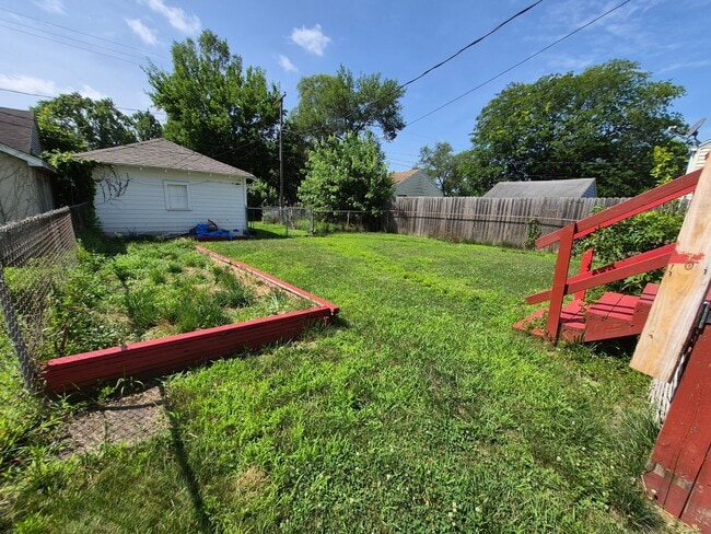 2806 Hartzer St
