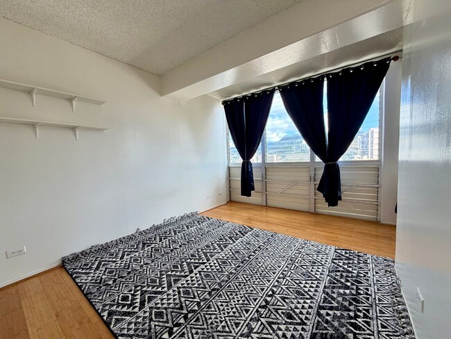 Photo - King Manor: Central 1 Bed, 1 Bath Apartment with 1 Parking Space Unidad 1803