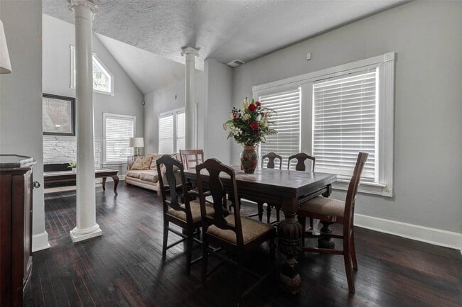 Photo - 2410 Cleburne St