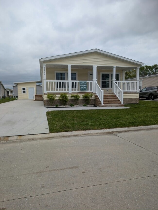 Building Photo - 52520 Chestnut Ct