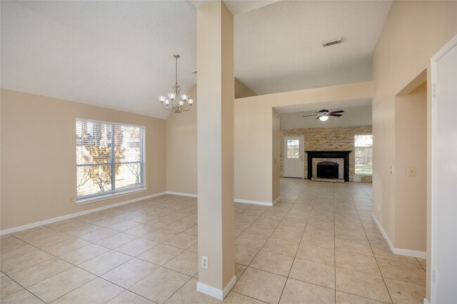 Building Photo - 811 Sierra Lake Dr Rental