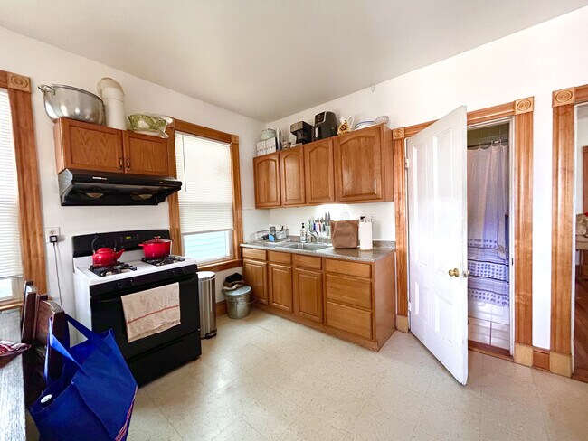 Photo - 2 Buttonwood St Unit 2 – 2 Buttonwood St (JFK/UMass)