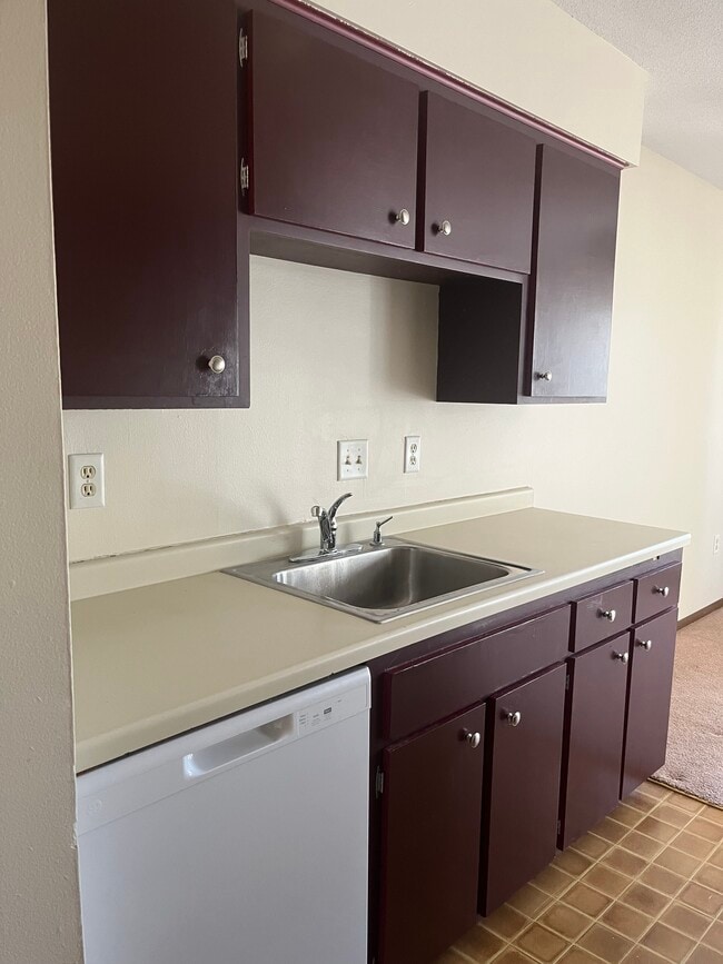 Kitchen - 709 11th Ave S Unit 6