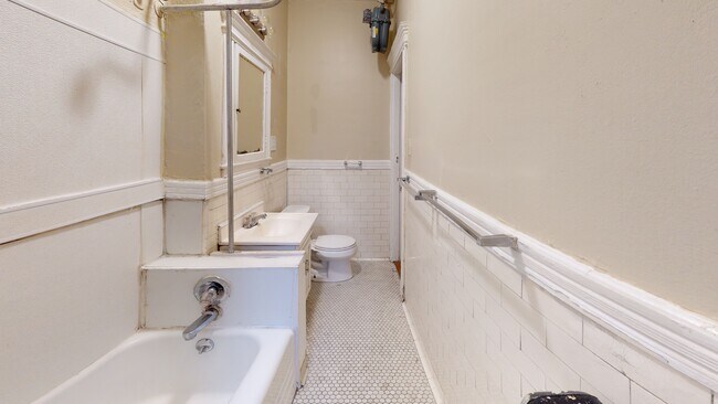 Photo - 52 Charlesgate E Unit 159