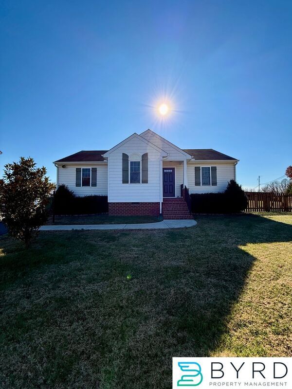 Building Photo - 1001 Greenview Dr