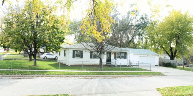 Building Photo - 6109 Buckingham Ave Rental