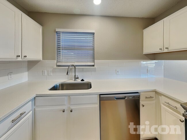 Photo - 4228 Heath St