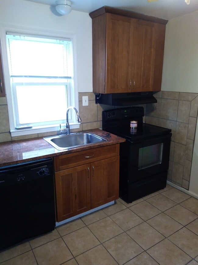 Photo - 24920 W Outer Dr Unit 4