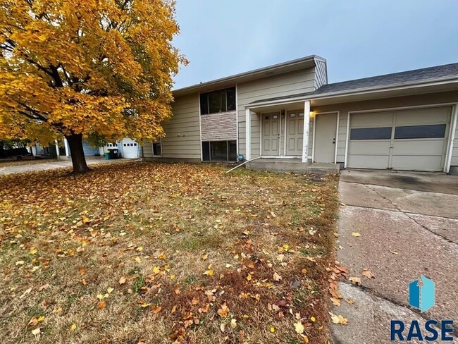 Building Photo - 2503 W 3rd St